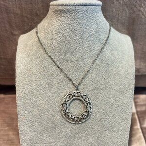 VINTAGE Silver Circle Pendant Necklace 1 1/4” Circle 18” Chain